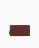 Wallet in pebbled leather with a zip around closure