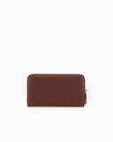 Wallet in pebbled leather with a zip around closure