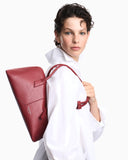 Handbag in smooth leather with top handles and a zip closure