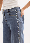 Straight jeans with wavy detail