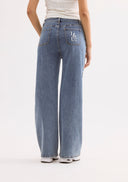 Straight jeans with wavy detail