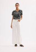 Straight jeans with wavy detail