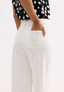 Straight jeans with wavy detail